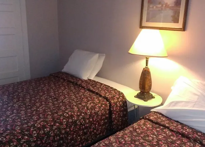 Pine View Motel 2*