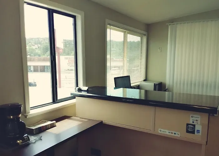 Pine View Motel 2*