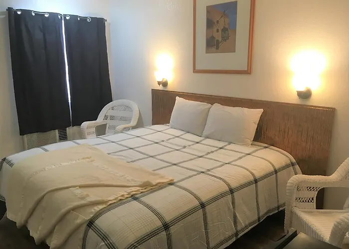 Pine View Motel 2*