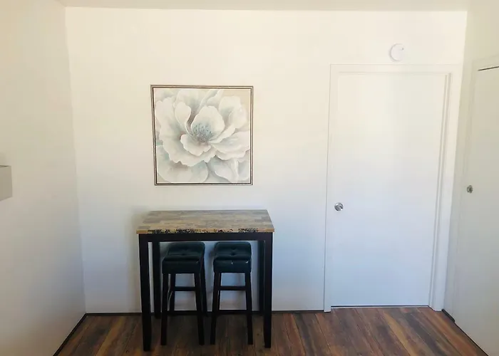 Pine View Motel 2*