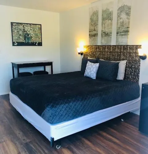 Pine View Motel 2*